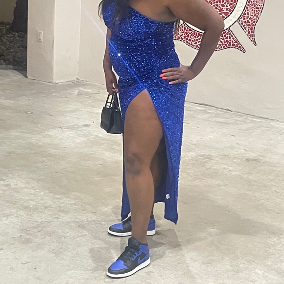 Gorgeous Royal Blue Sequin dress. - Picture 2 of 8